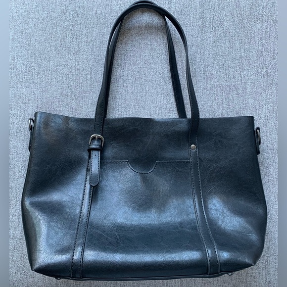 Black handbag with multiple interior pockets. - Picture 1 of 3